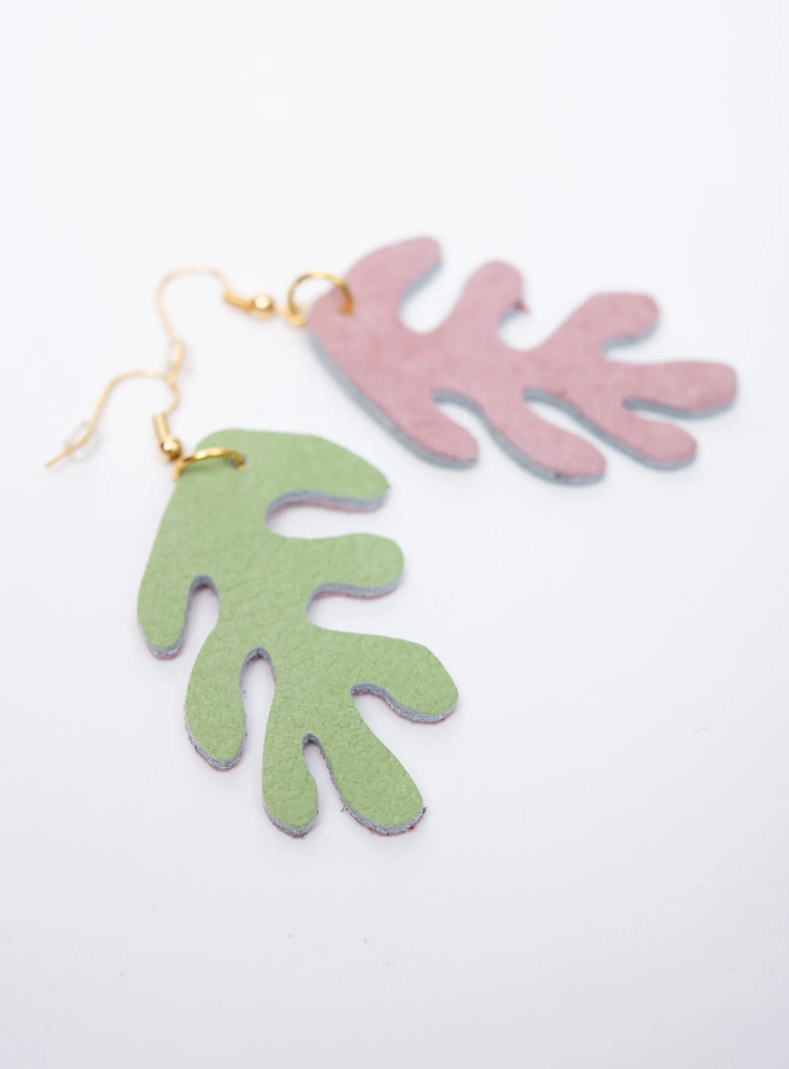 Leather organic leaf shaped earrings CORAIL model