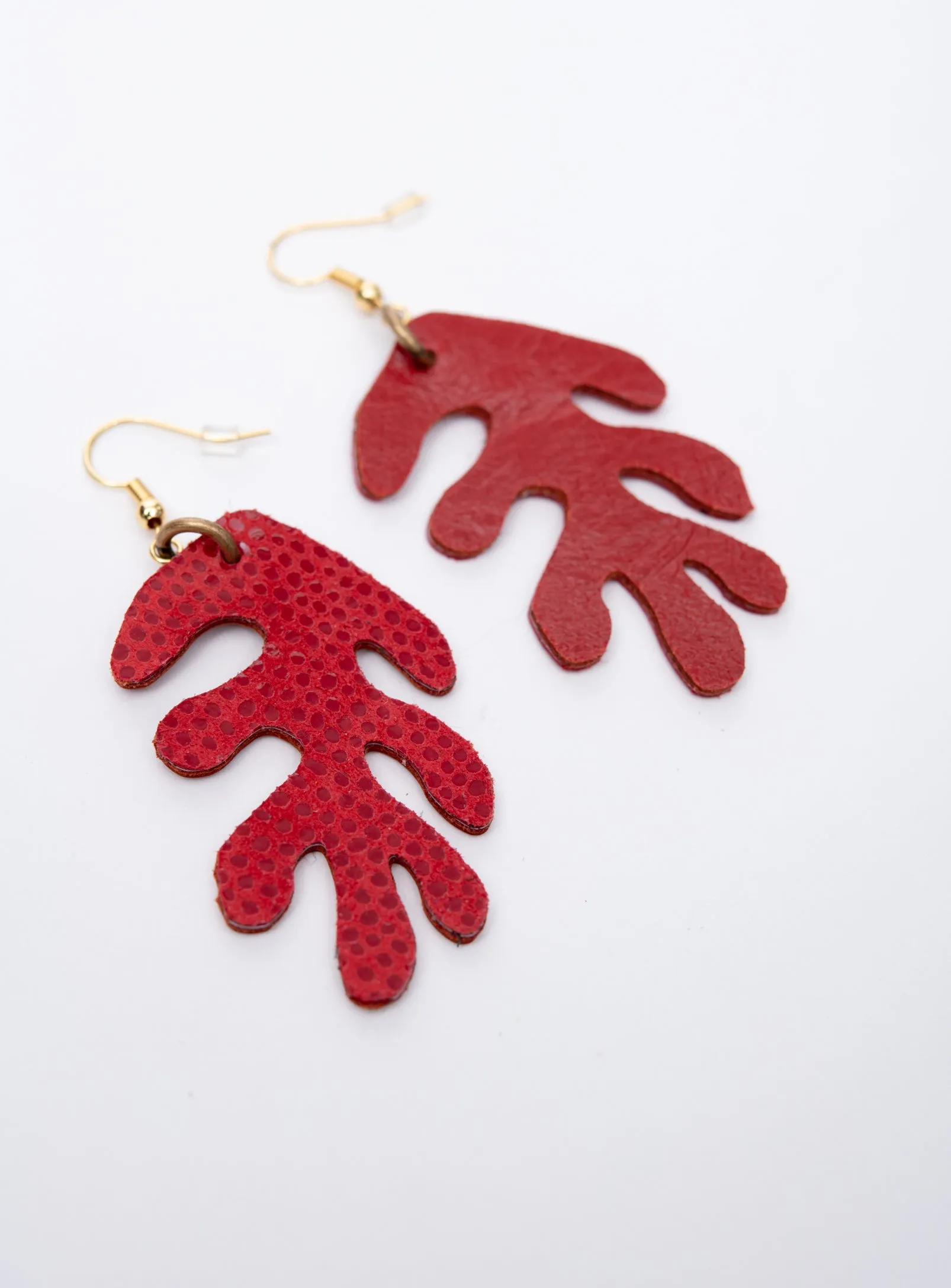 Leather organic leaf shaped earrings CORAIL model