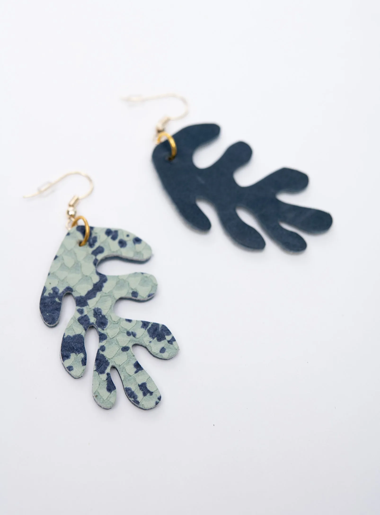 Leather organic leaf shaped earrings CORAIL model