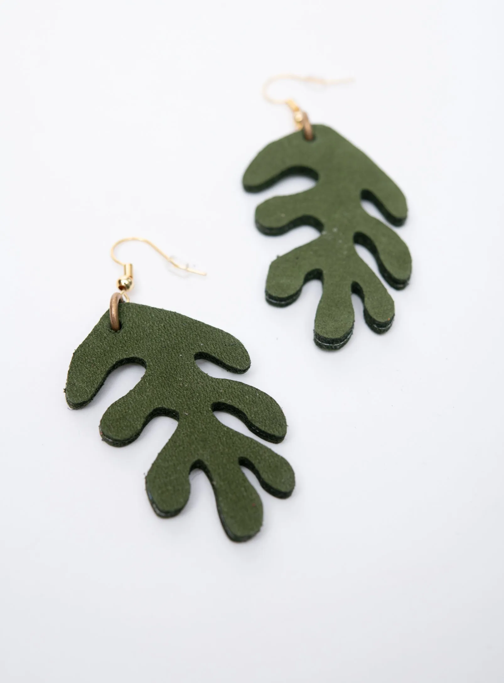 Leather organic leaf shaped earrings CORAIL model