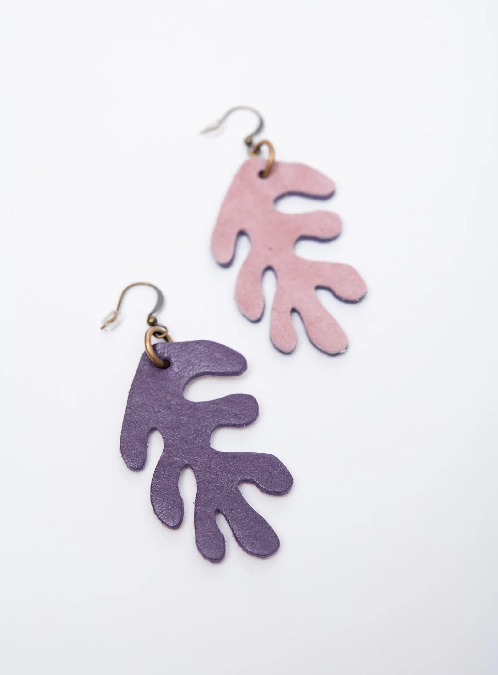 Leather organic leaf shaped earrings CORAIL model