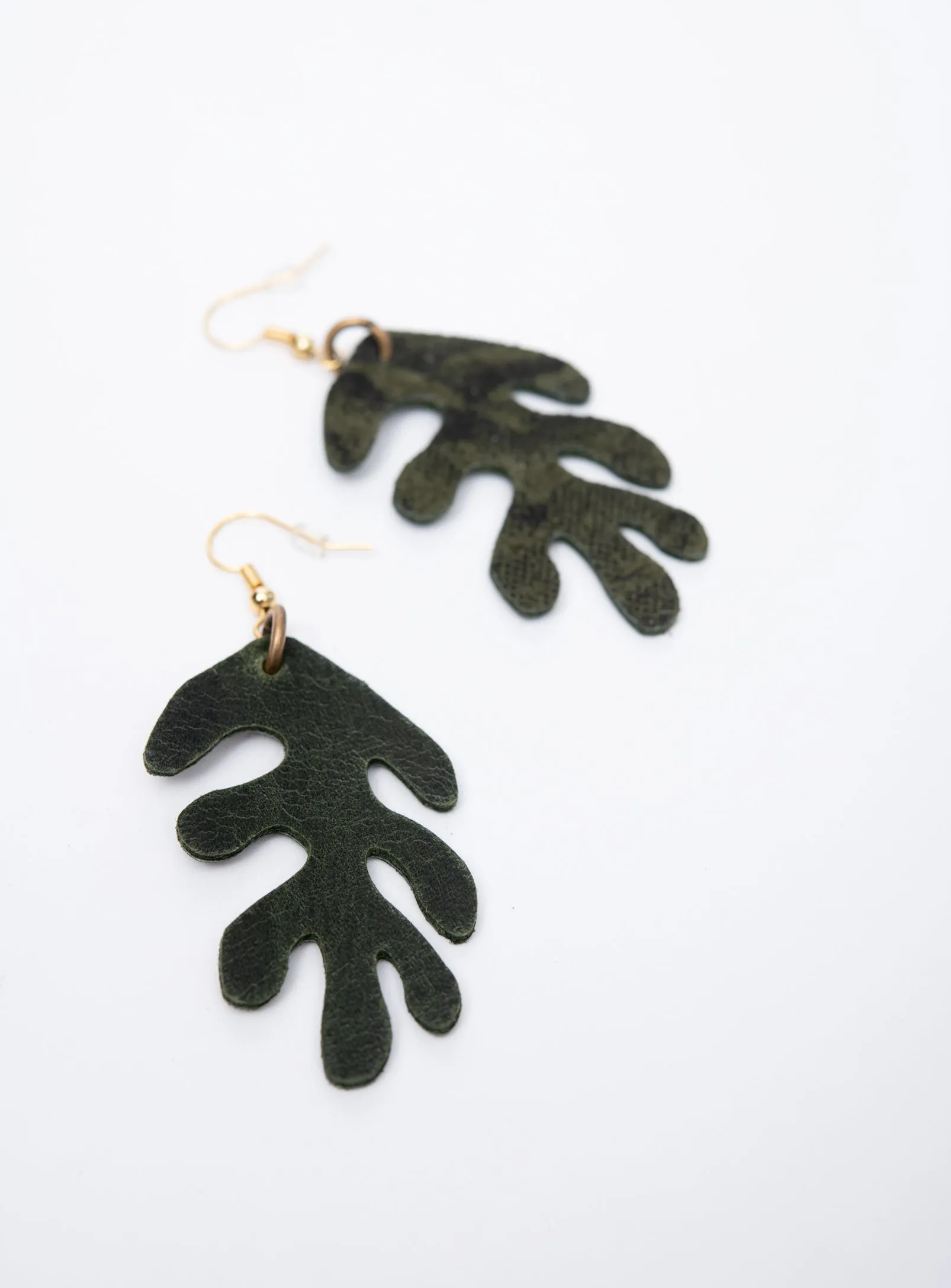 Leather organic leaf shaped earrings CORAIL model