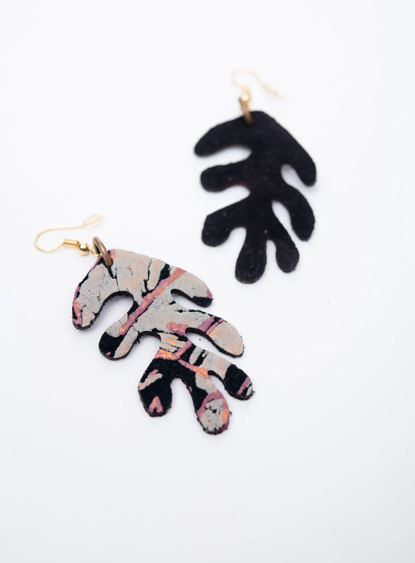 Leather organic leaf shaped earrings CORAIL model