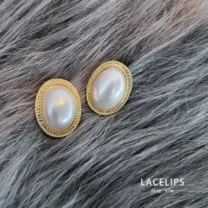 oval-pearl-stud-earrings-jlt11187