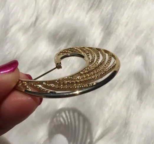 Pretty Gold Plated Spiral Design Brooch Pin Vintage Style